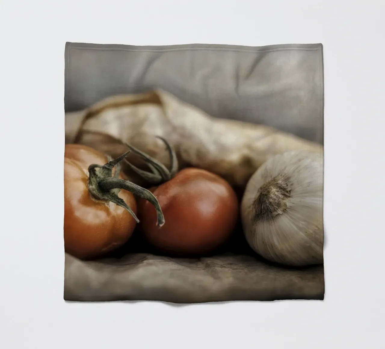 Una vita tranquilla fatta di pomodori e cipolle coperta in pile da Imagine