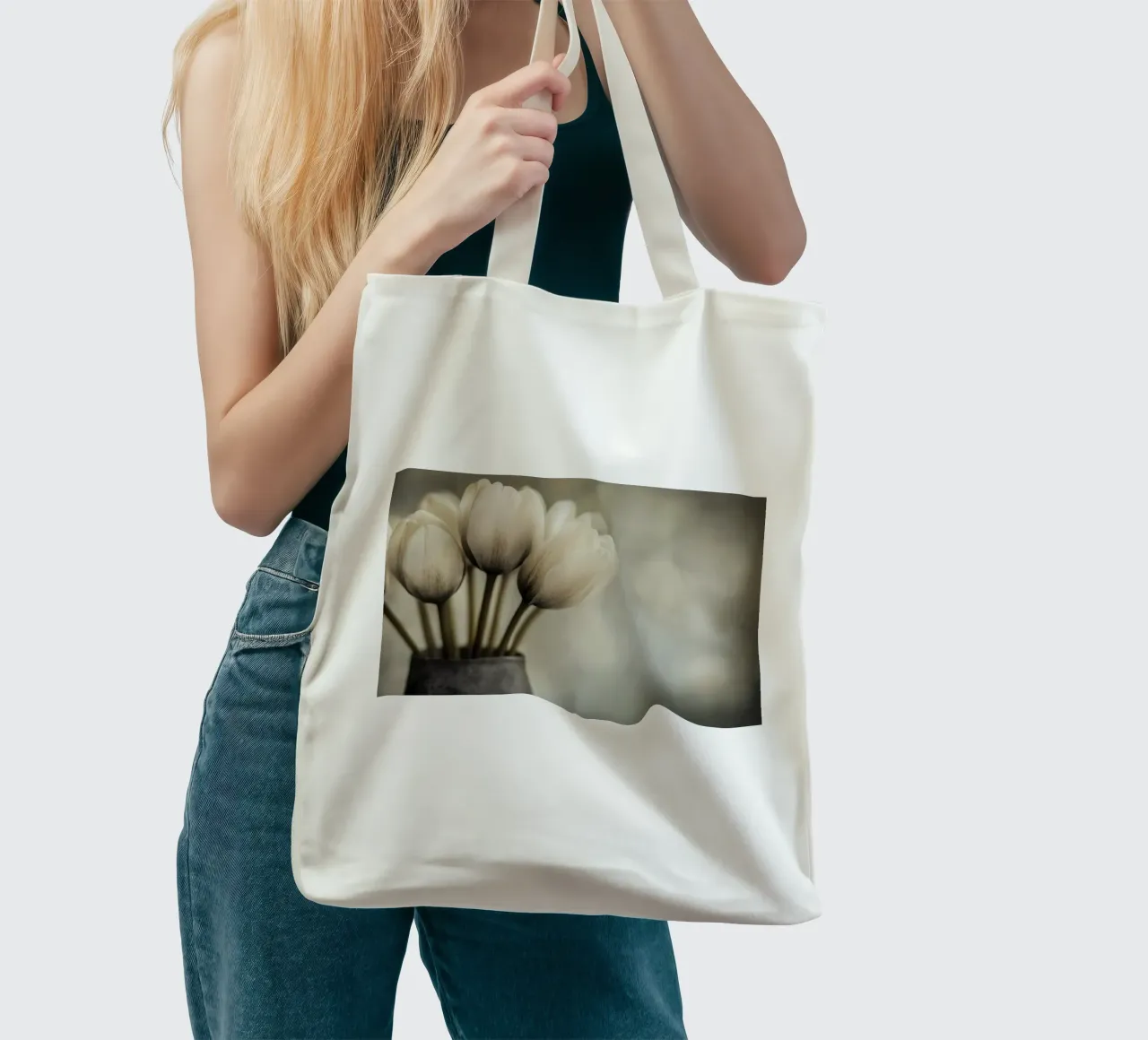 Un vaso con tulipani dai colori tenui borsa in juta da Imagine