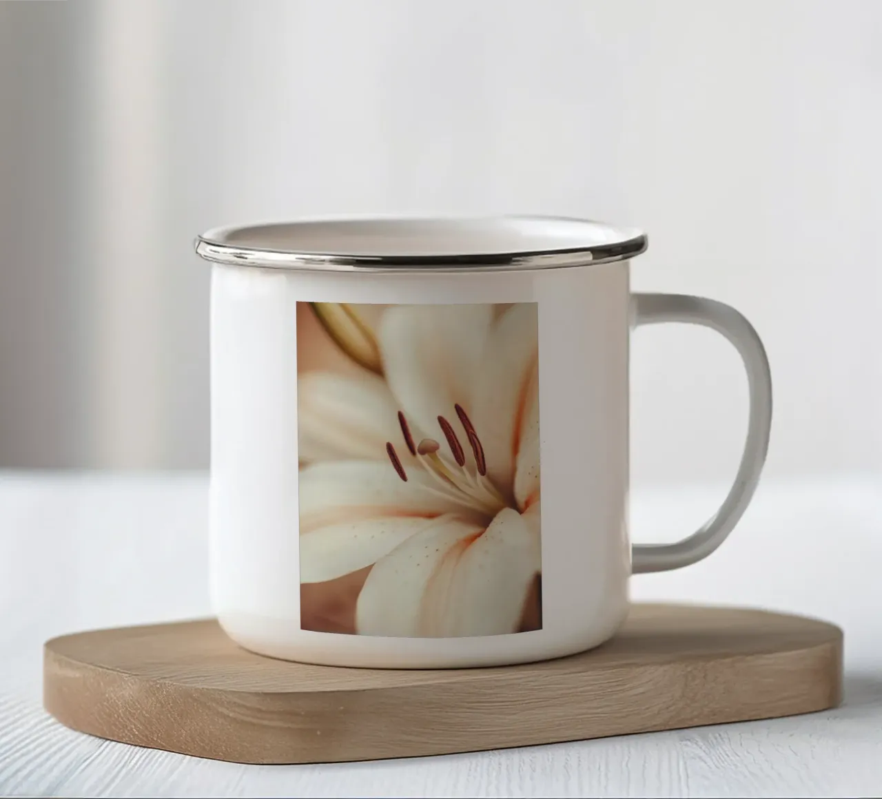 Primo piano di un fiore tazza in smalto da Imagine