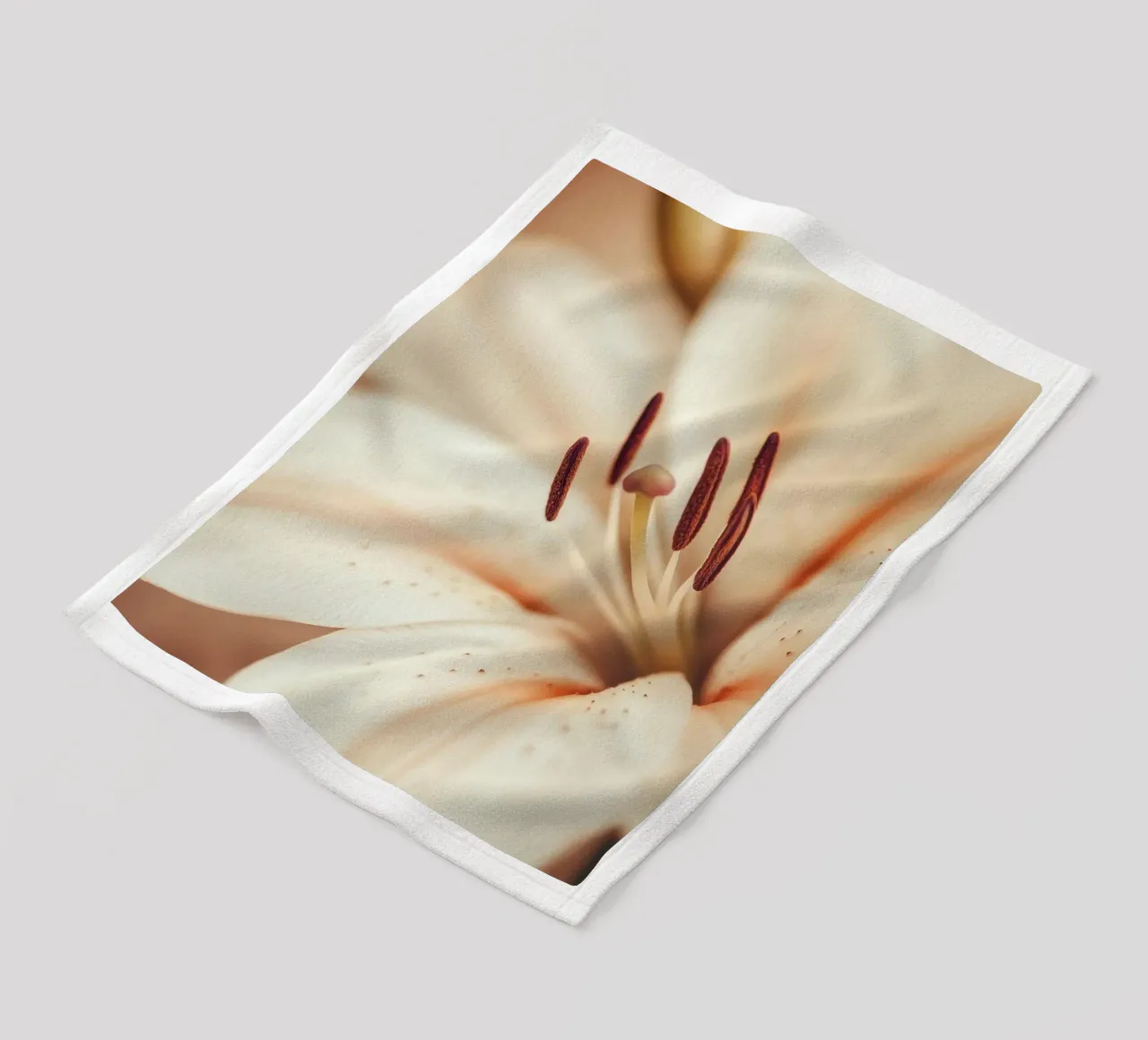 Nahaufnahme einer Blume Fleecedecke von Imagine