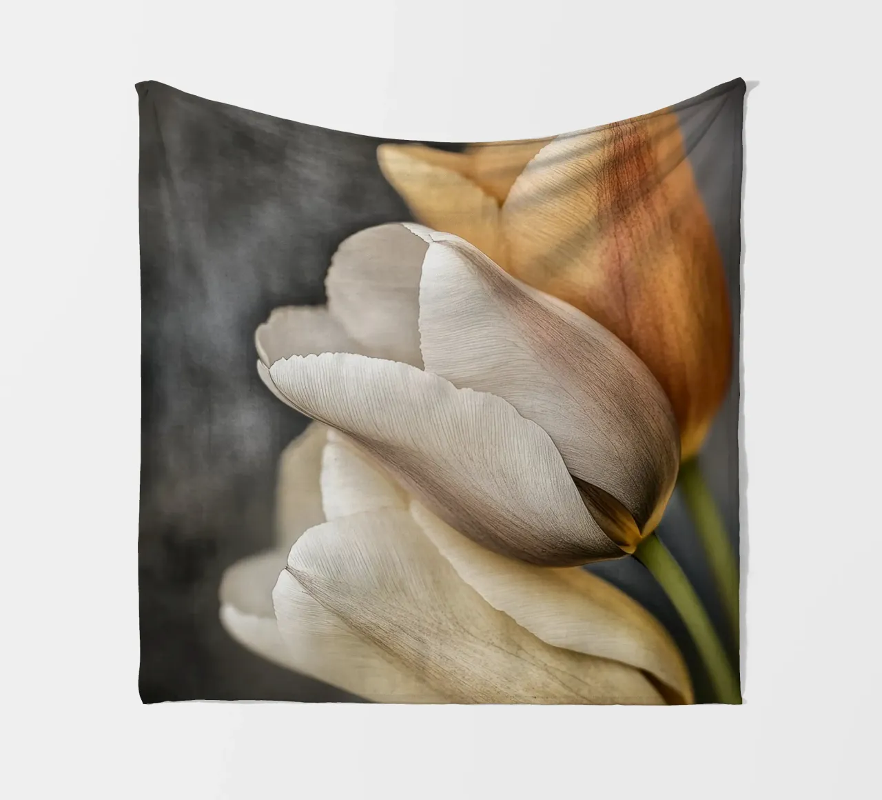 Tulipani dai colori tenui coperta in pile da Imagine