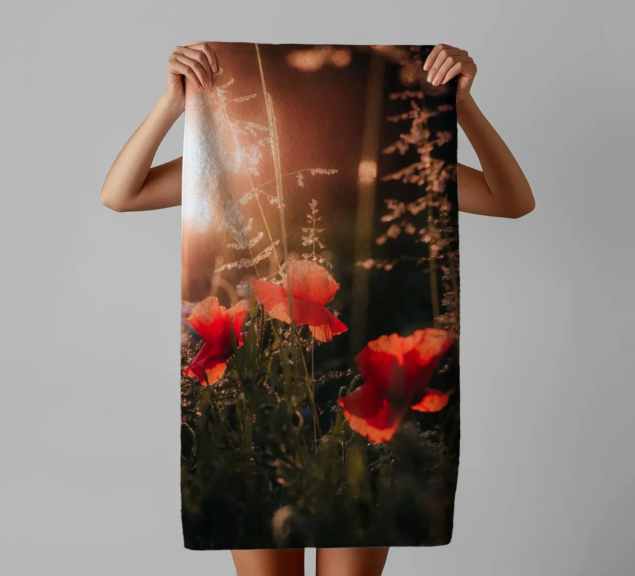 Blumiger Abend Handtuch von Journey of Vanessa