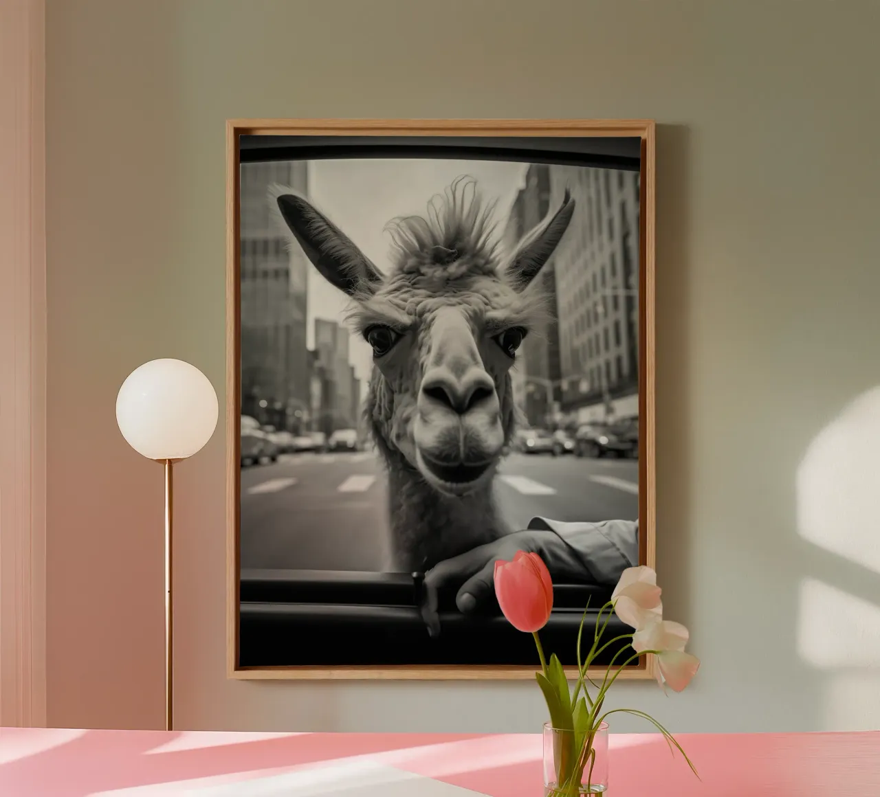 Un lama a New York City | Immagine in bianco e nero tela con Cornice a cassetta da Autofocus