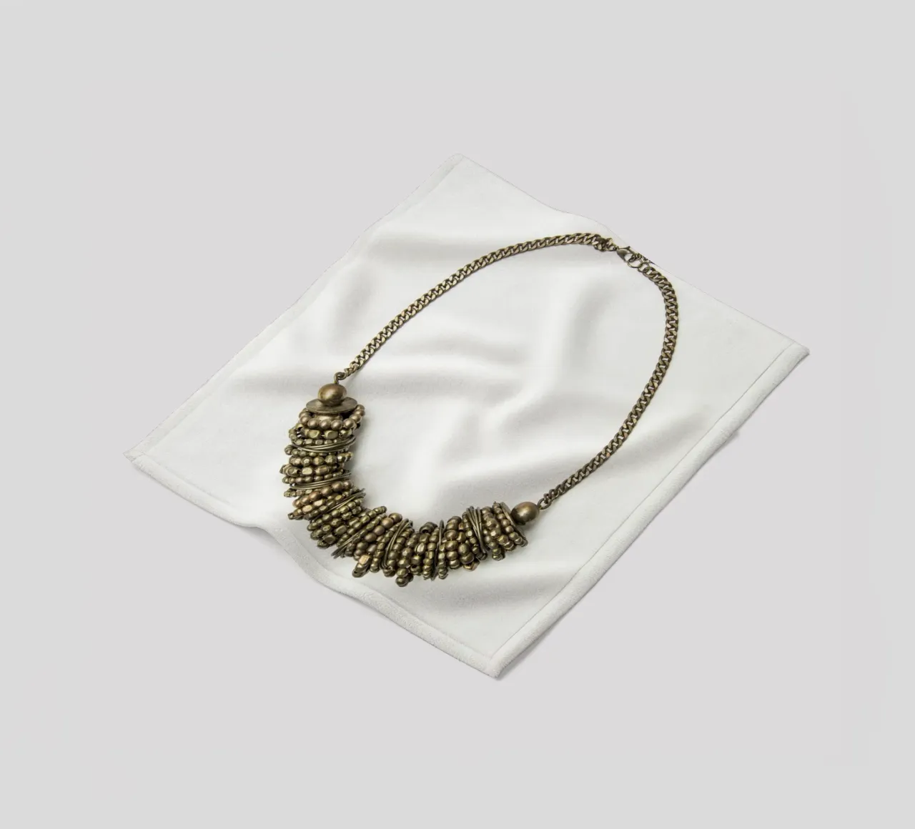 Collana mongola coperta in pile da Teresa André