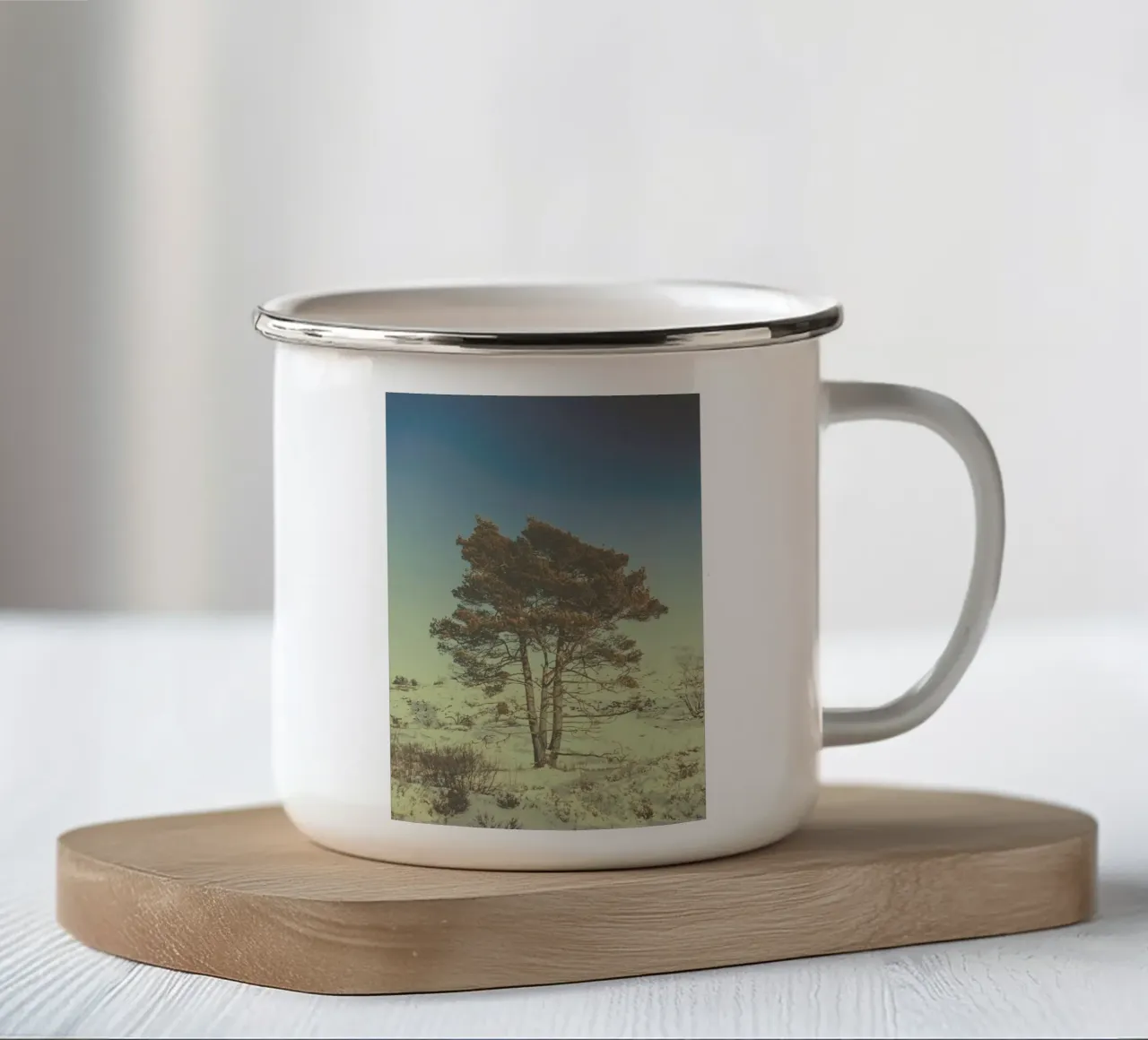 The Tree Emaille Tasse von Pale Grain