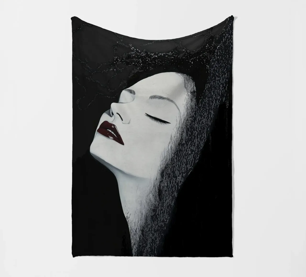 Ritratto femminile in bianco e nero coperta in pile da Imagine