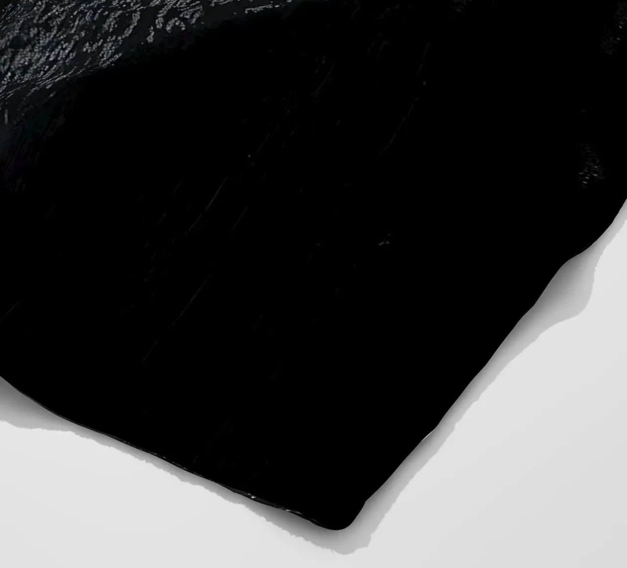 Ritratto femminile in bianco e nero coperta in pile da Imagine