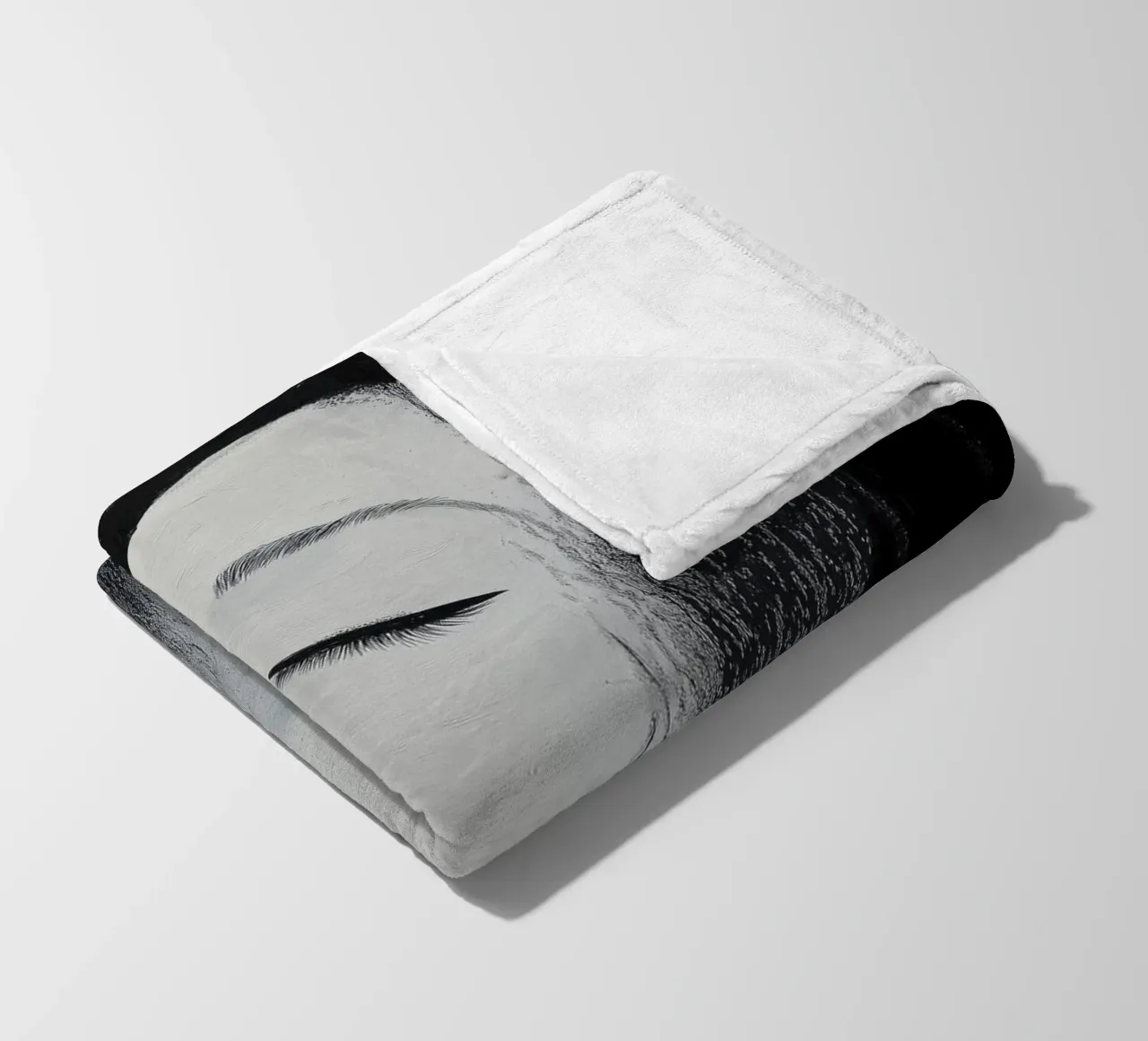 Ritratto femminile in bianco e nero coperta in pile da Imagine