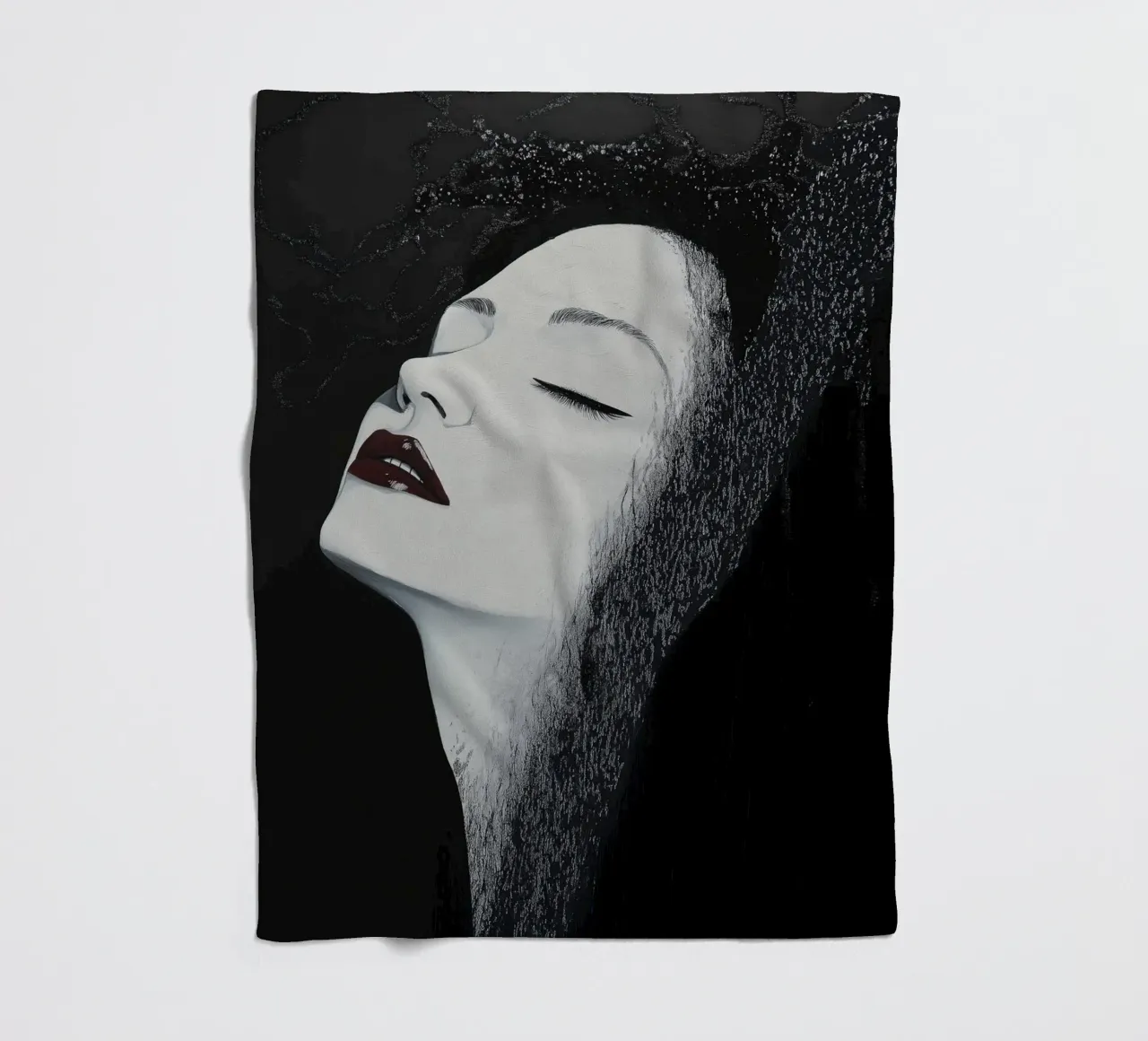 Ritratto femminile in bianco e nero coperta in pile da Imagine