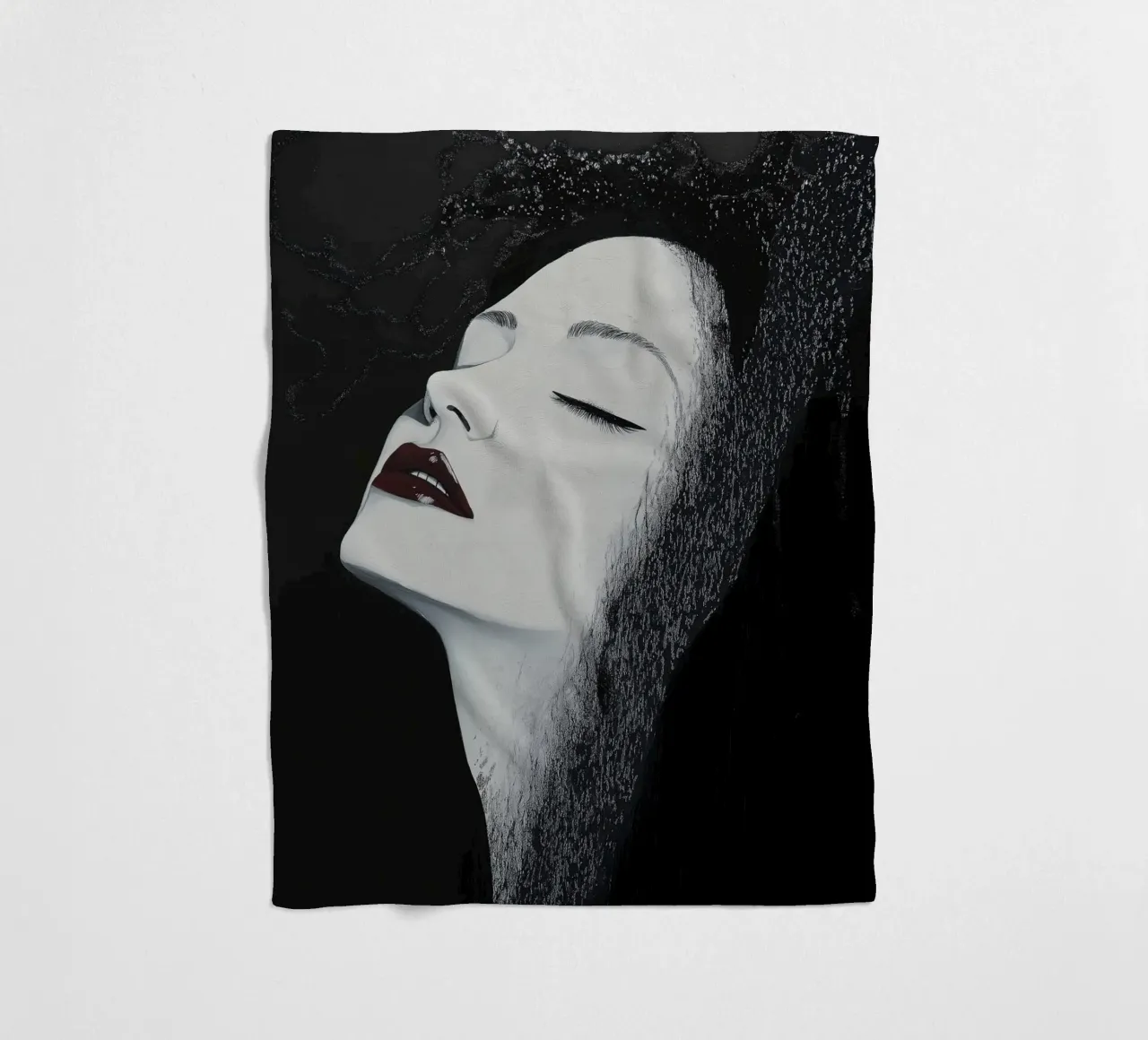 Ritratto femminile in bianco e nero coperta in pile da Imagine