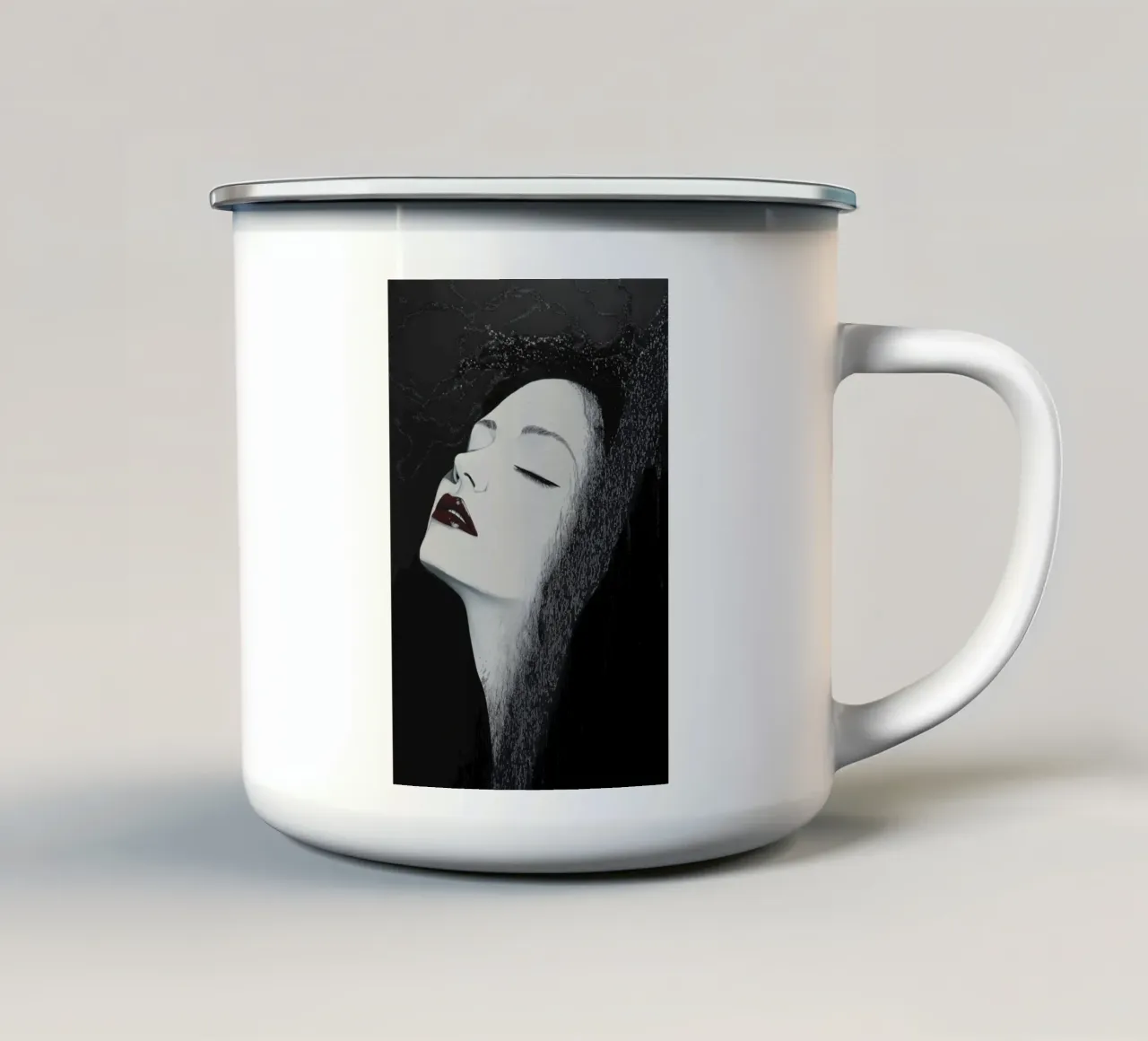 Ritratto femminile in bianco e nero tazza in smalto da Imagine