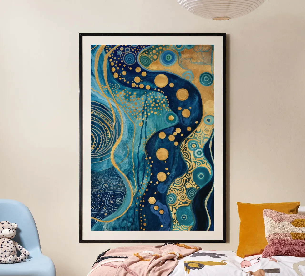 Abstrakte Blaugoldene Fluss-Landschaft in der Nähe von Klimt Poster mit Holzrahmen von Autofocus
