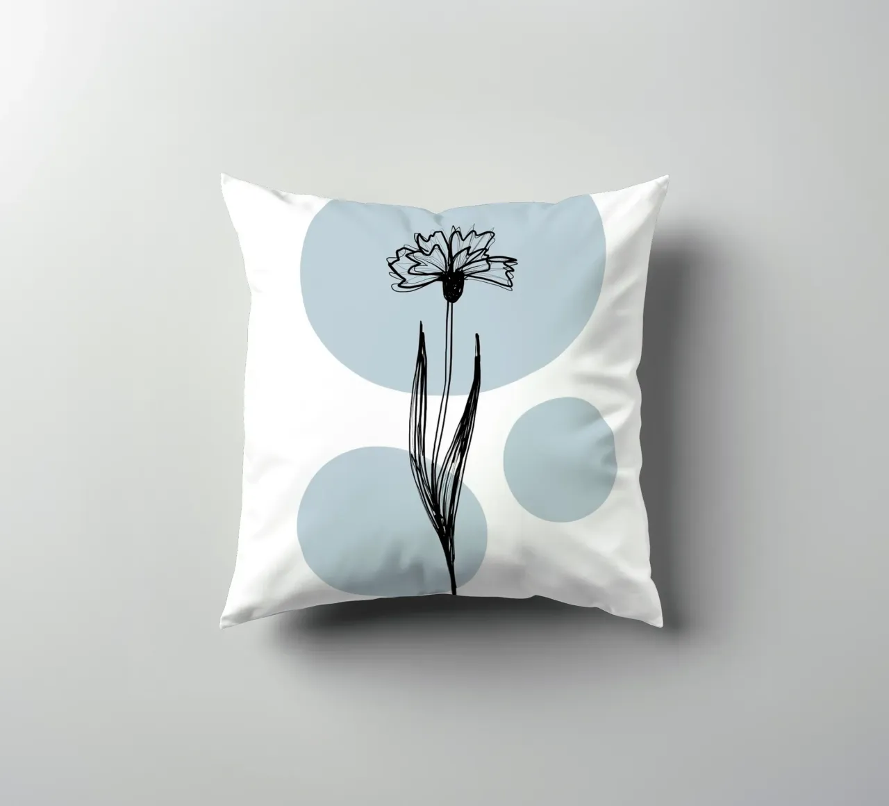 Alina Buffiere - Delicate Botanicals - Kornblume cuscino da The Artcircle