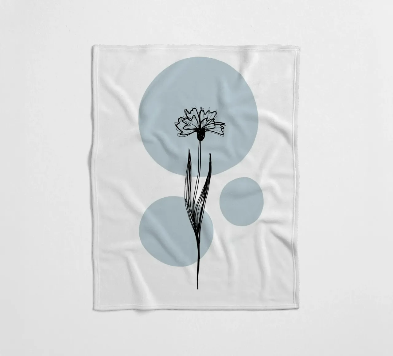 Alina Buffiere - Delicate Botanicals - Kornblume coperta in pile da The Artcircle
