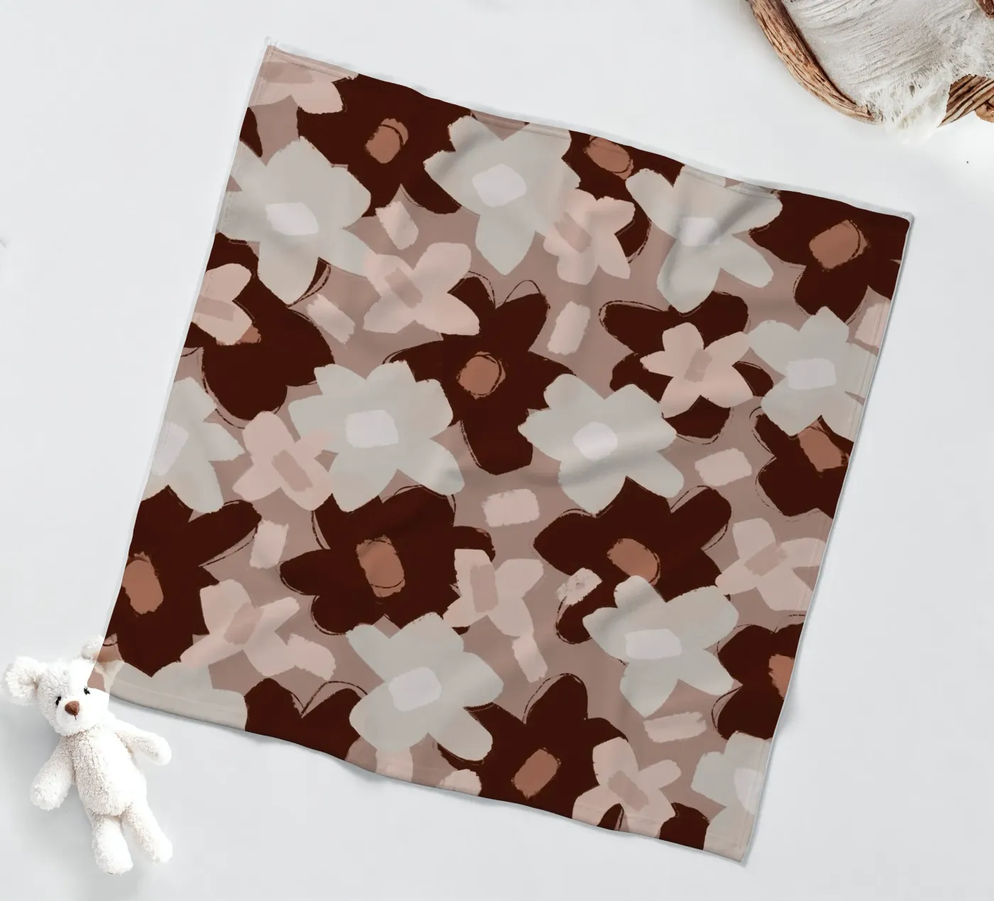 Pastel Flower Pattern Fleecedecke von treechild