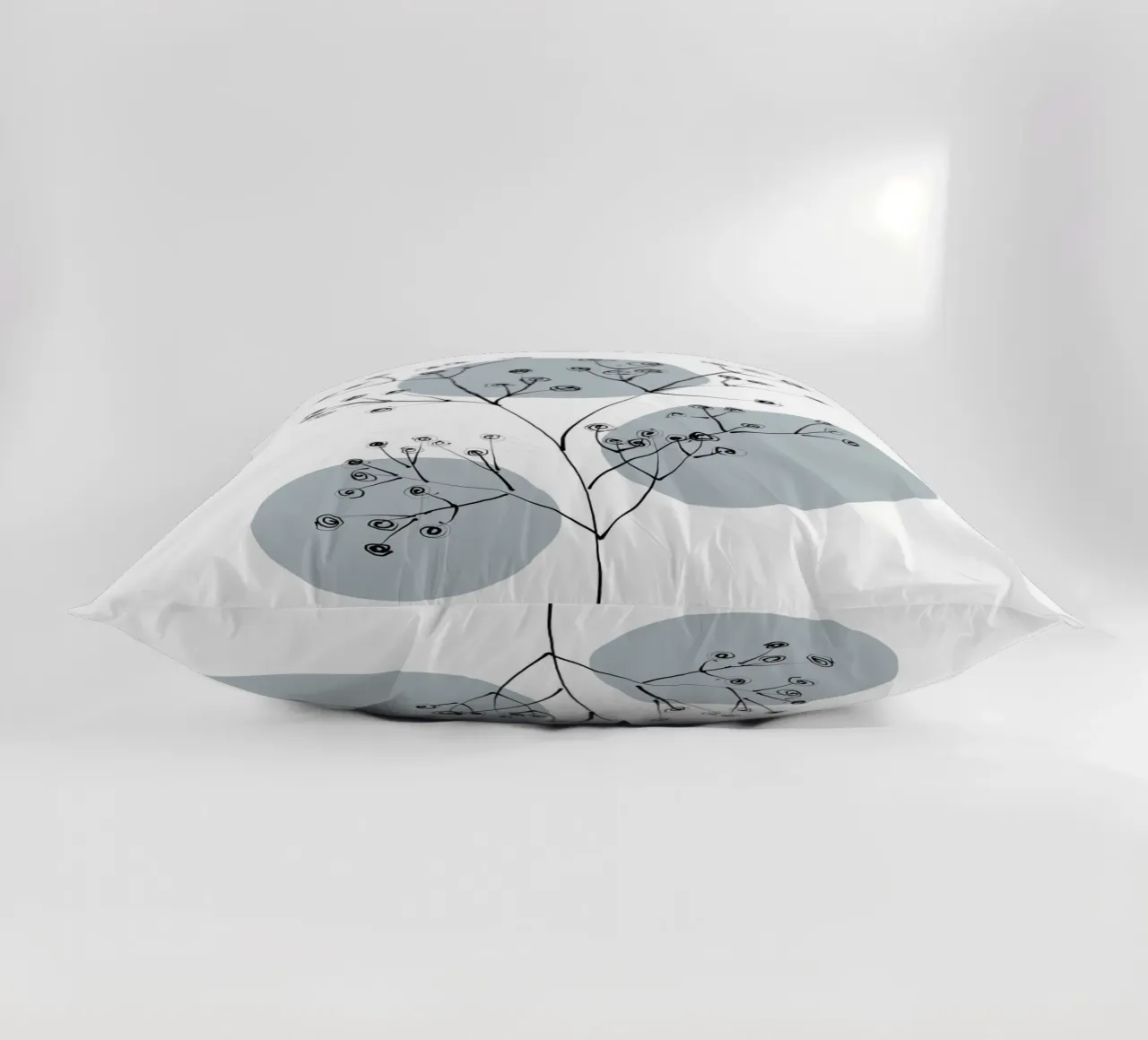 Alina Buffiere - Delicate Botanicals - Schleierkraut cuscino da The Artcircle