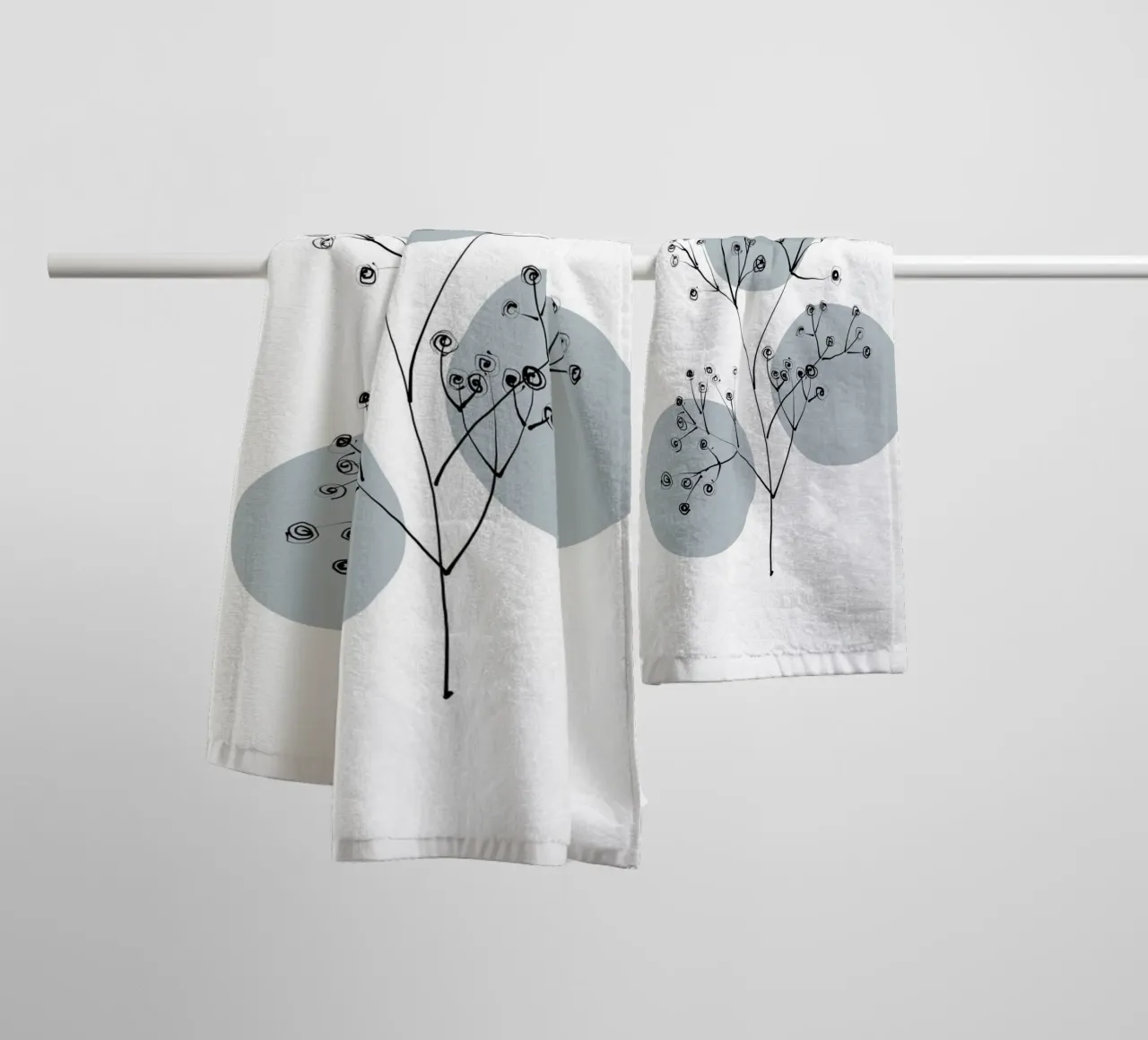 Alina Buffiere - Delicate Botanicals - Schleierkraut asciugamano da bagno da The Artcircle