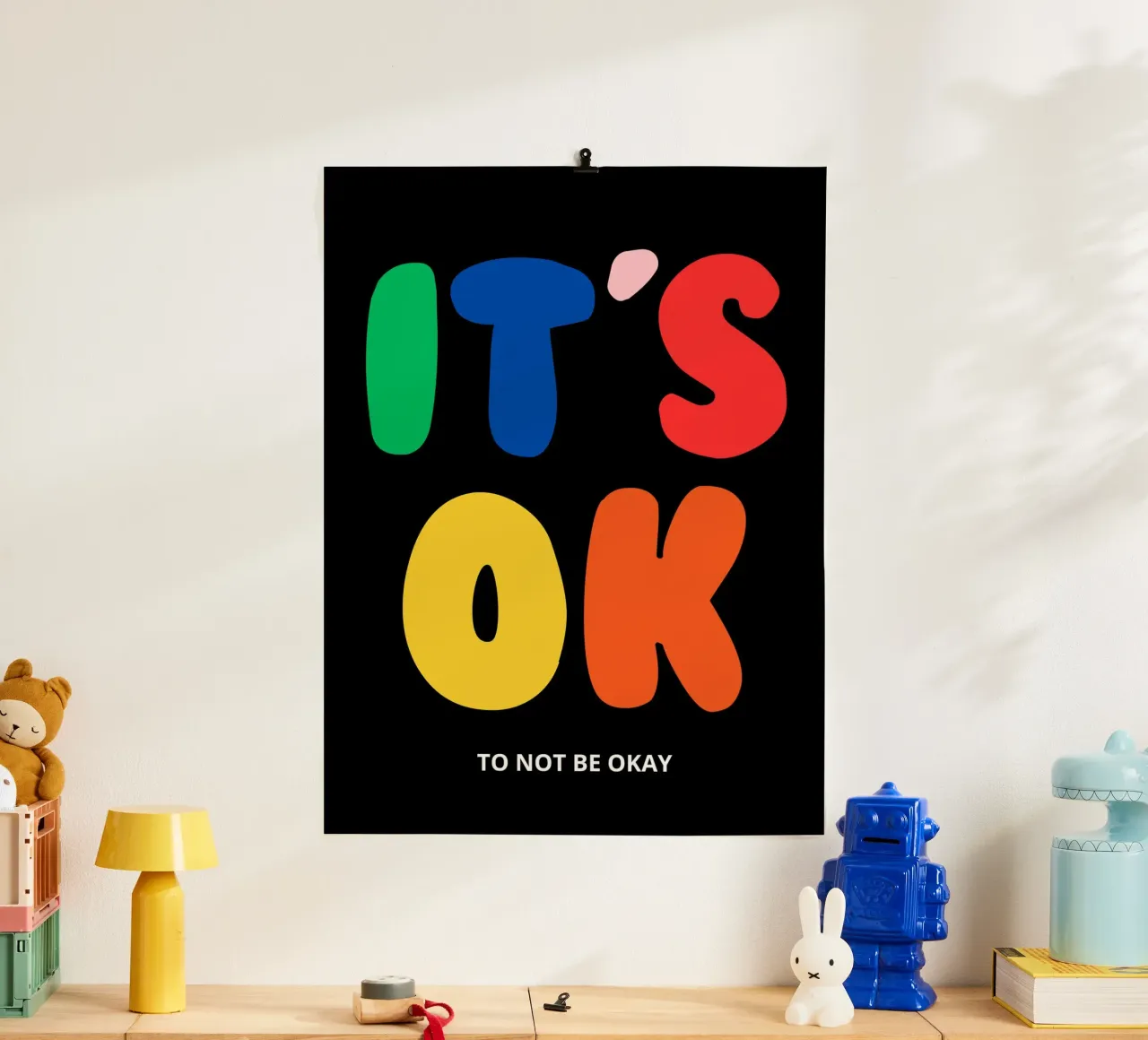 IT'S OK TO NOT BE OKAY poster con telaio in legno da ramosashop