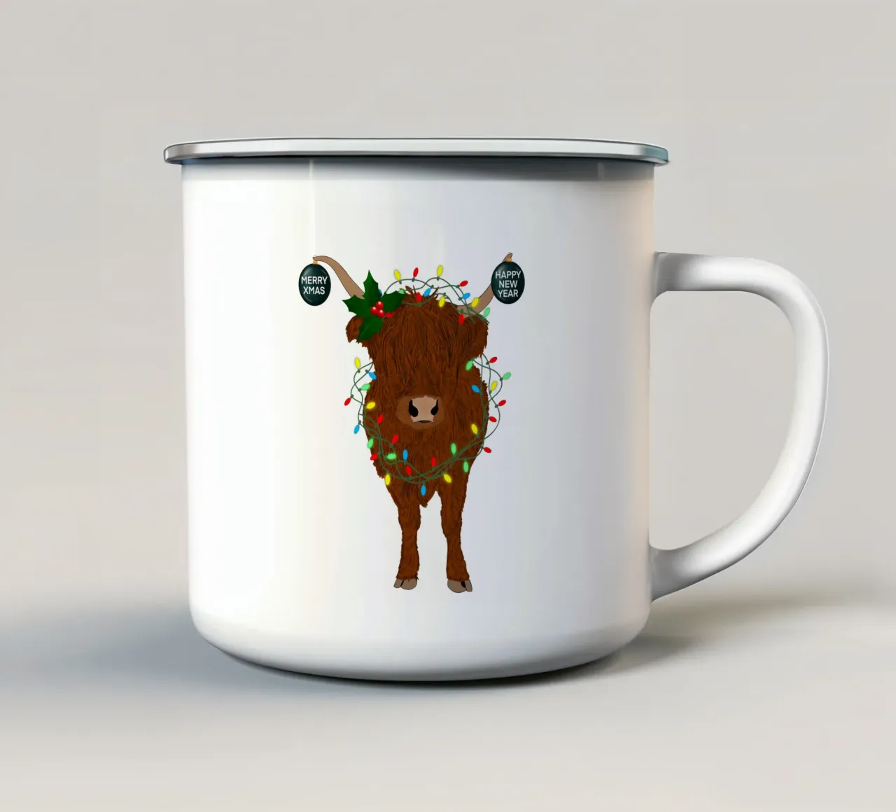 MUCCA SCOZZESE DELLE HIGHLANDS CON LUCI DI NATALE AGGROVIGLIATE tazza in smalto da ARTOMATIC