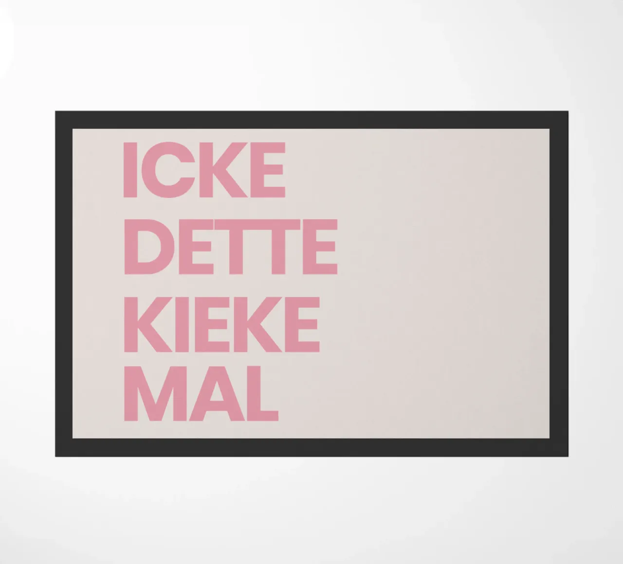 "DETTE KIEKE MAL" Posterontwerp deurmat van QuooodZ by MooodzArt