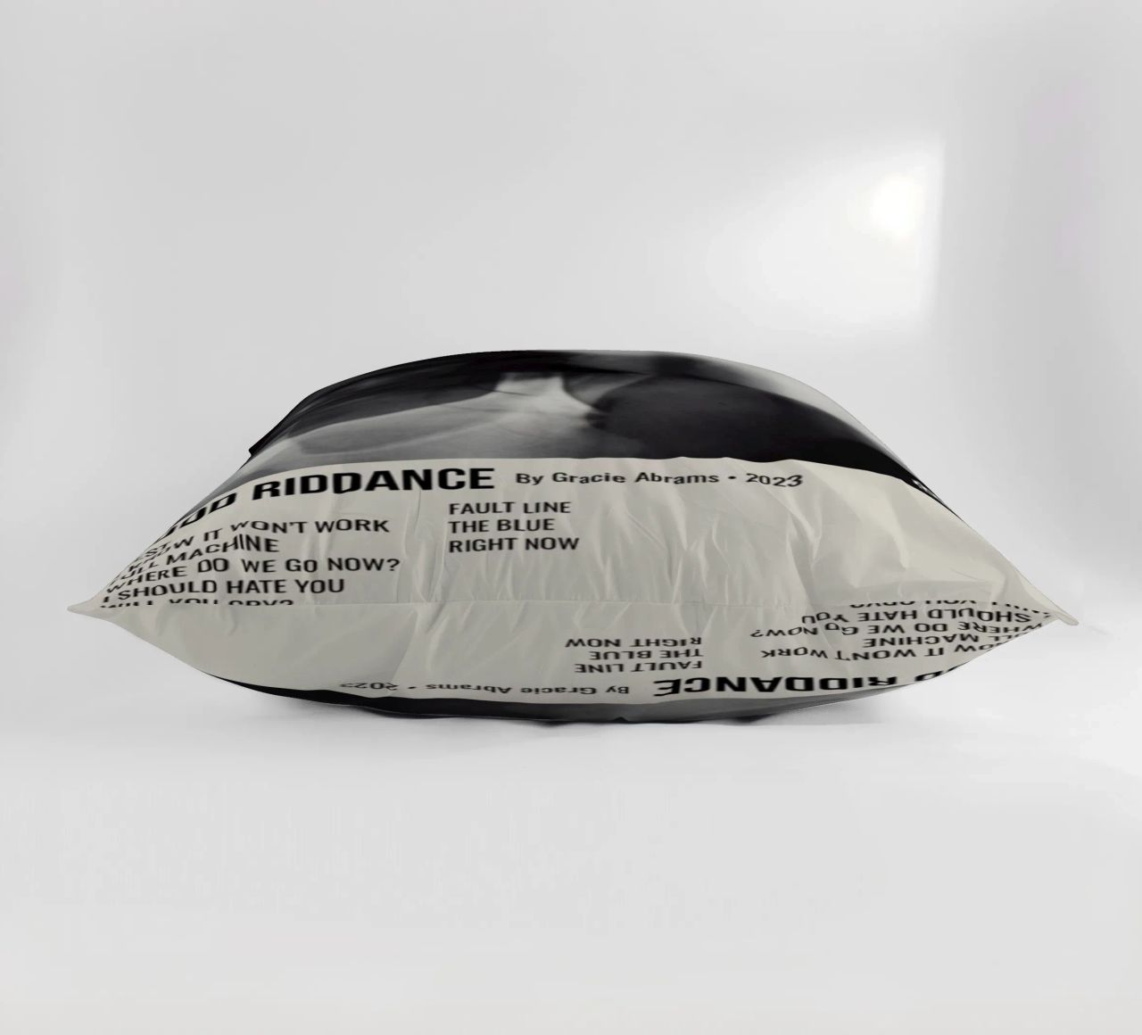GOOD RIDDANCE By Gracie Abrams - 2023 cuscino da SoundStudio