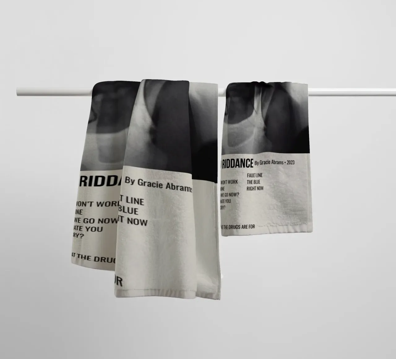 GOOD RIDDANCE By Gracie Abrams - 2023 asciugamano da bagno da SoundStudio