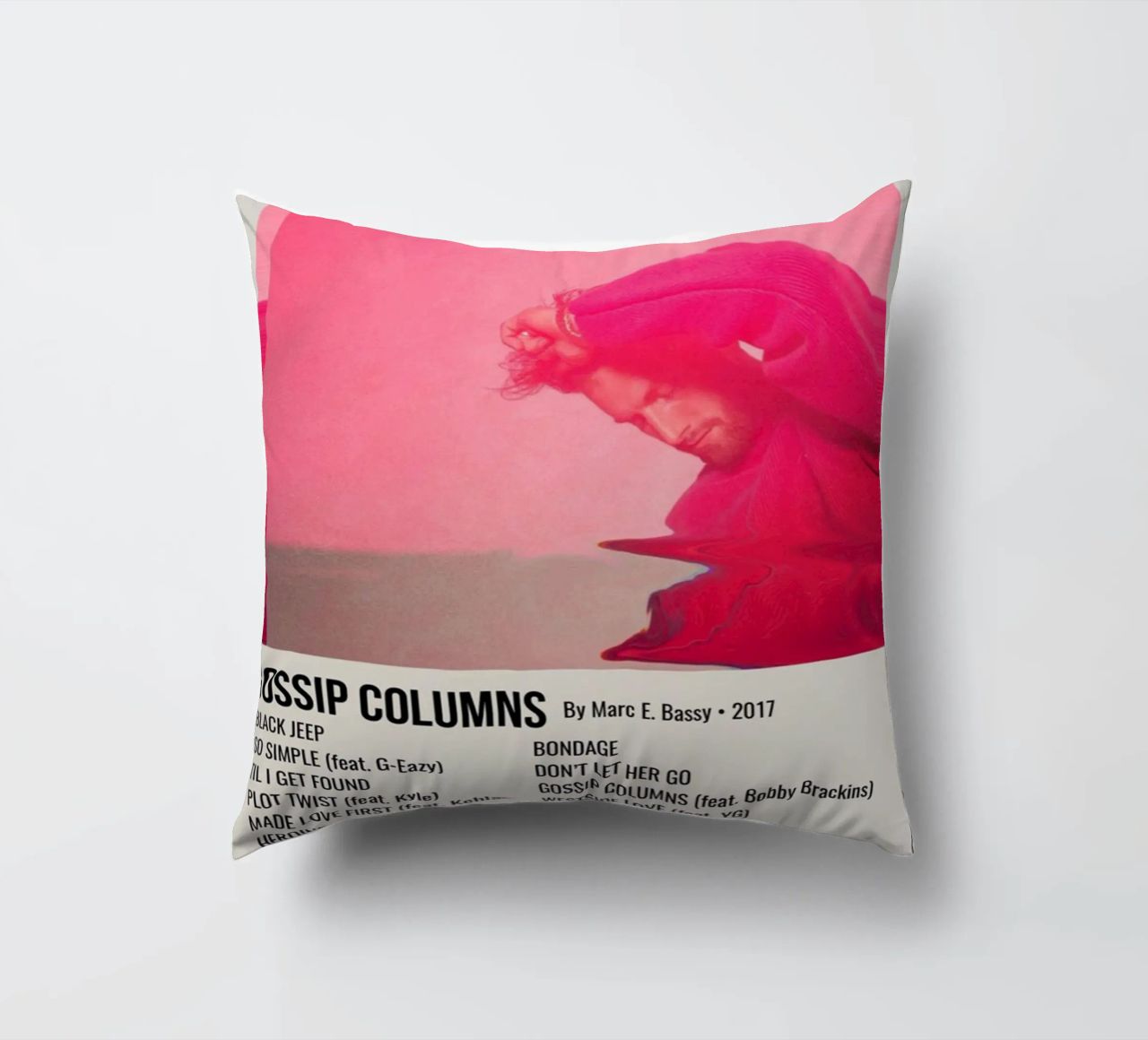 GOSSIP COLUMNS By Marc E. Bassy - 2017 cuscino da SoundStudio