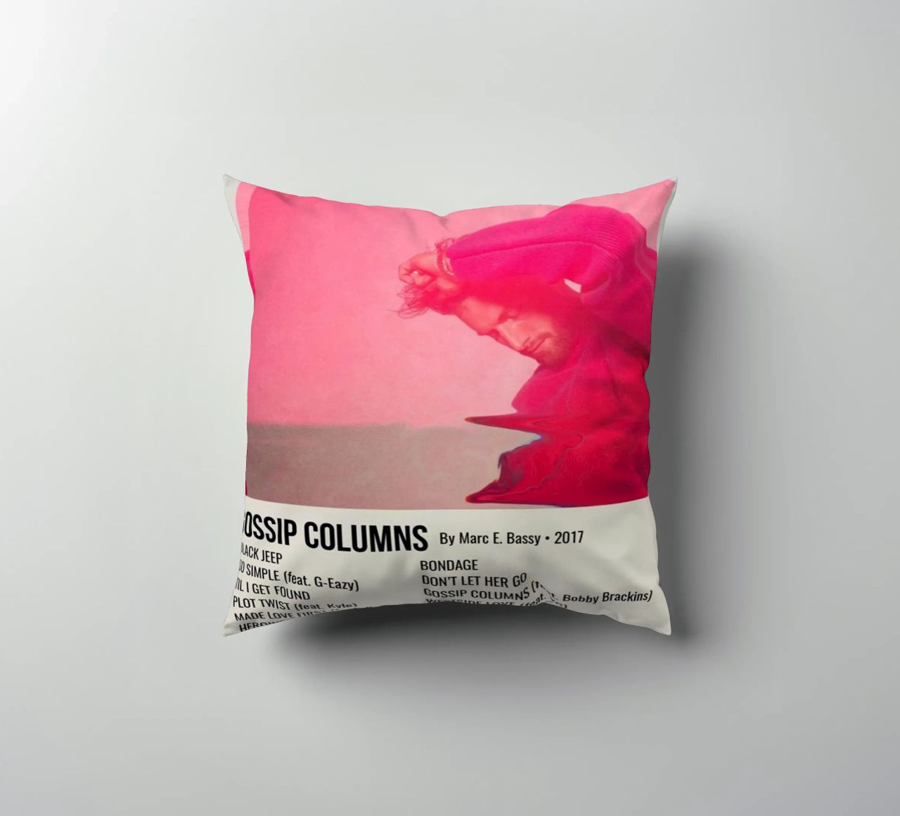 GOSSIP COLUMNS By Marc E. Bassy - 2017 cuscino da SoundStudio