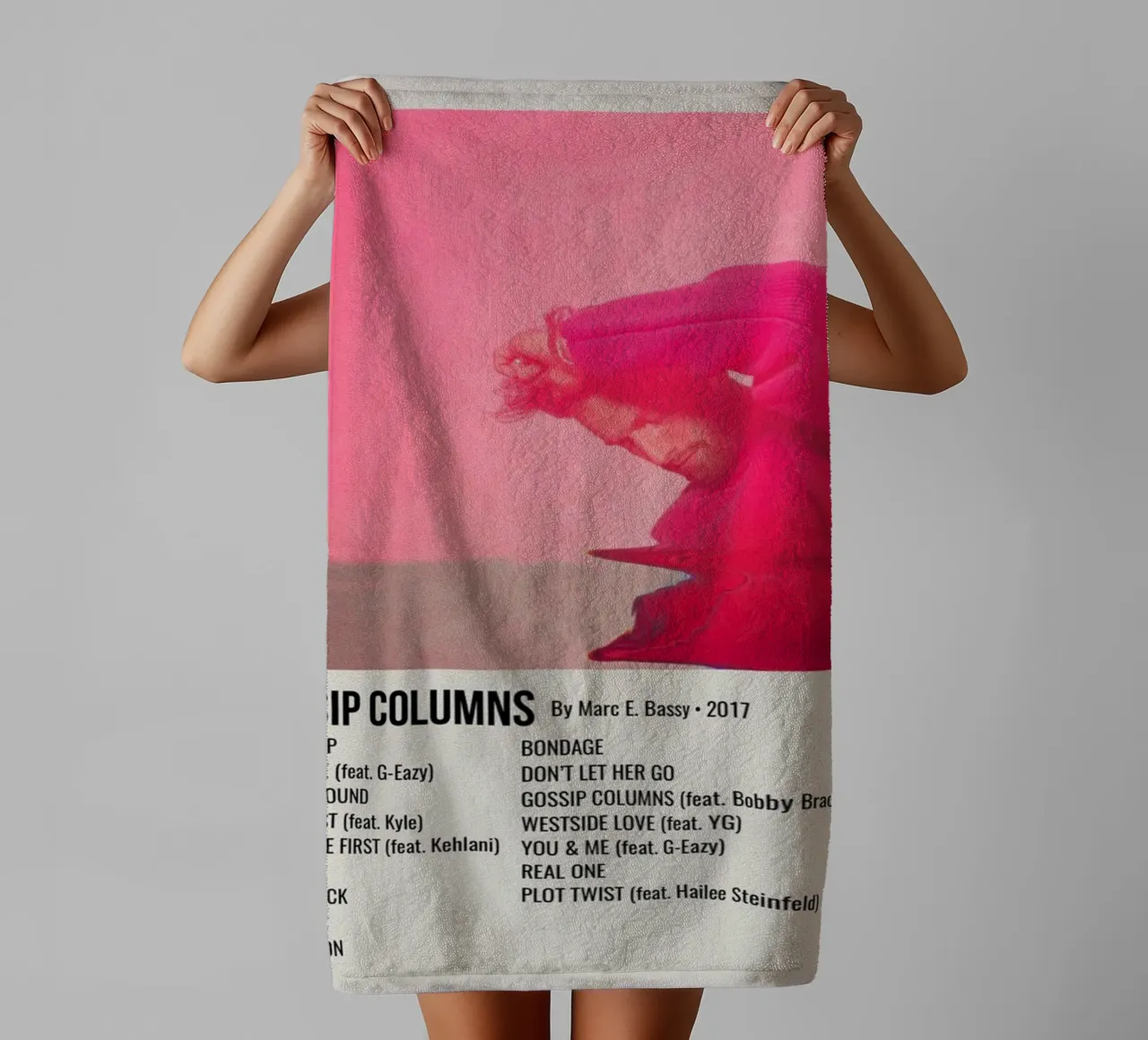 GOSSIP COLUMNS By Marc E. Bassy - 2017 Handtuch von SoundStudio