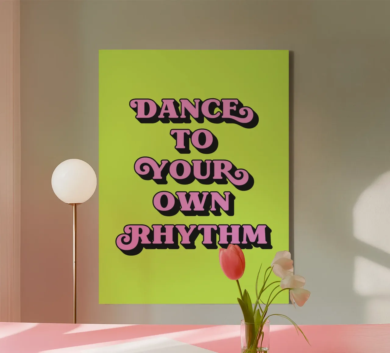 Tanz in deinem eigenen Rhythmus Zitat (neongrüner Ton) Leinwand mit Schattenfugenrahmen von Paigaam Studio