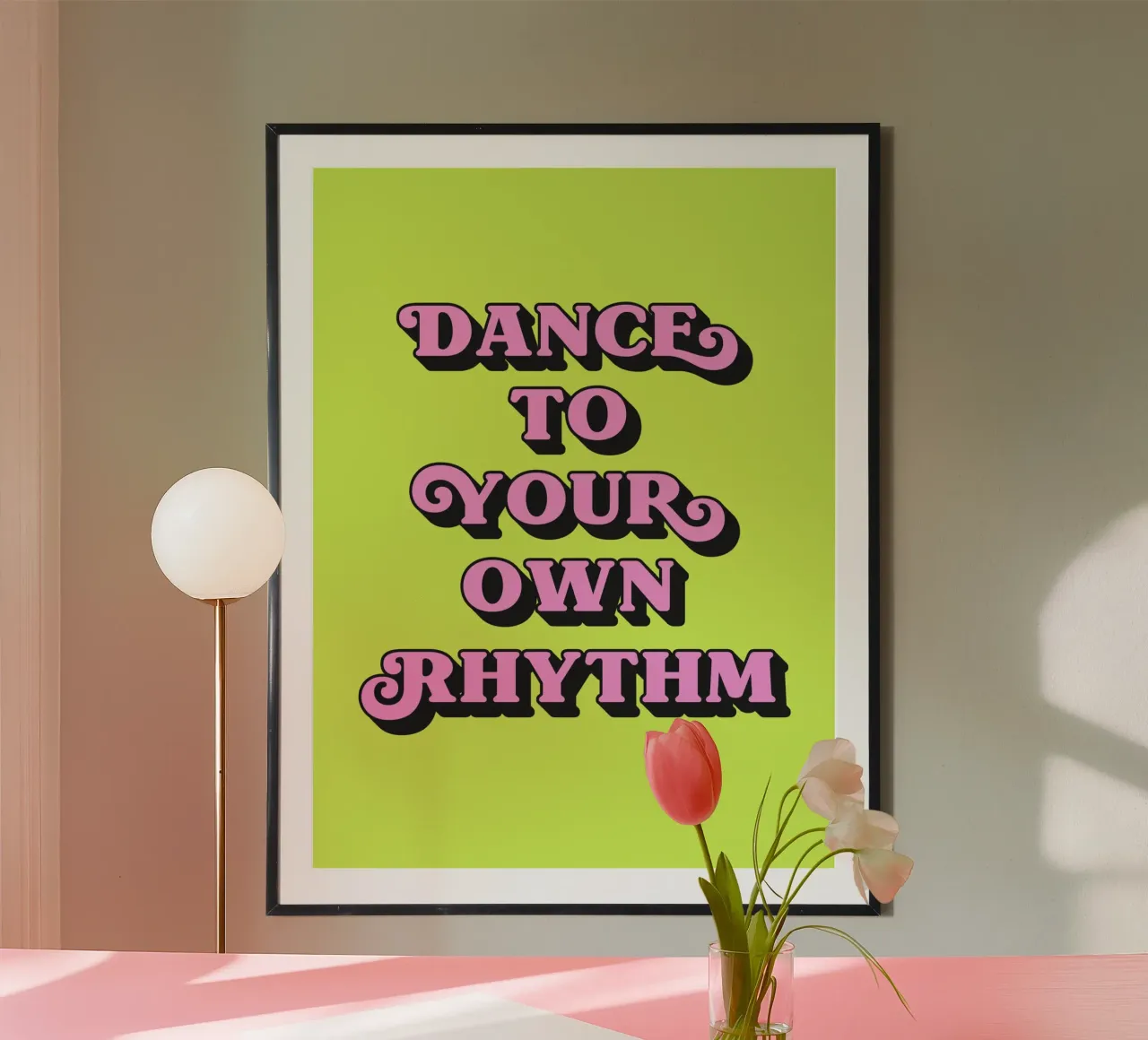 Tanz in deinem eigenen Rhythmus Zitat (neongrüner Ton) Hahnemühle von Paigaam Studio