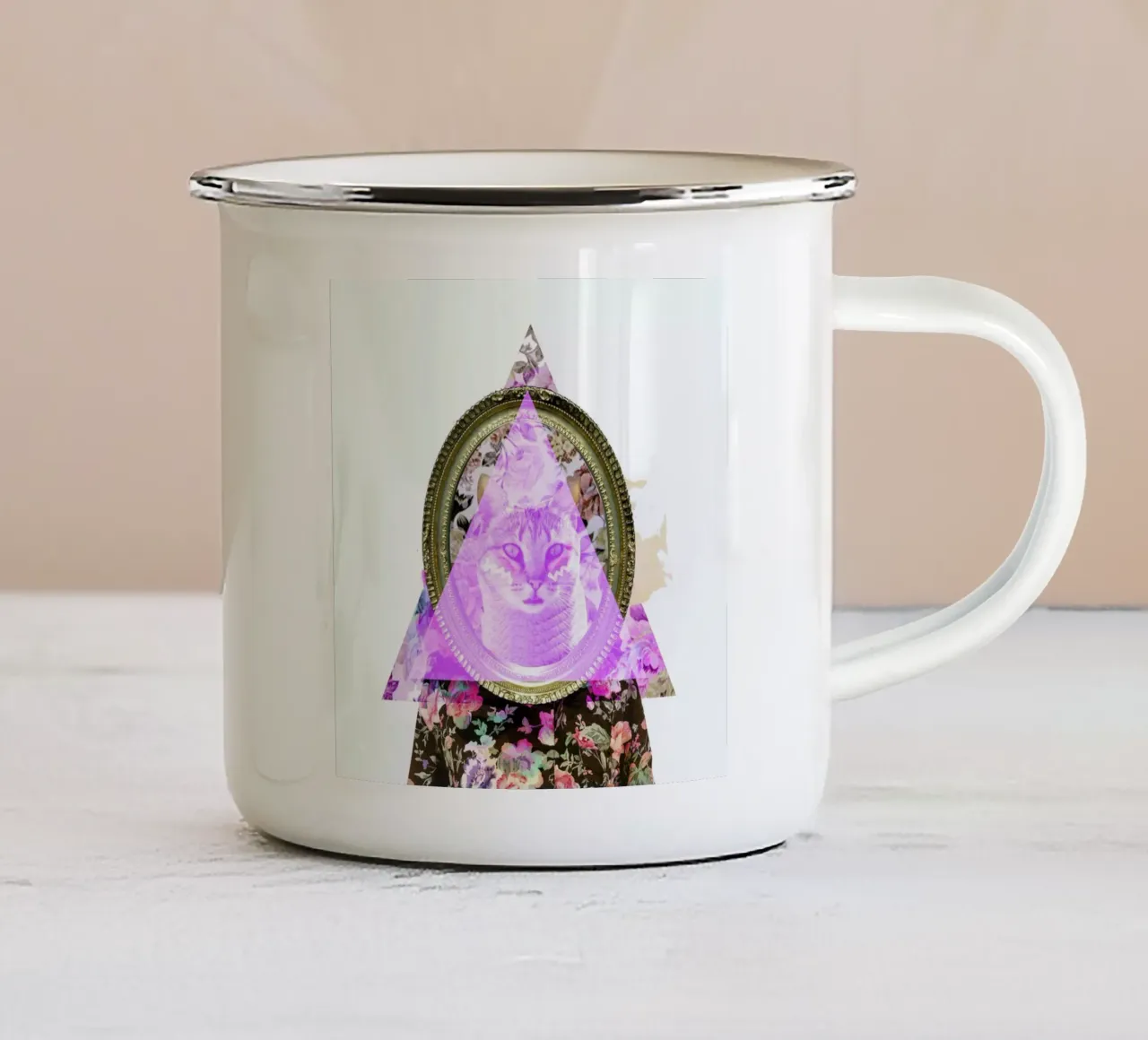 Mirror Mirror on the Wall tazza in smalto da Kris Tate