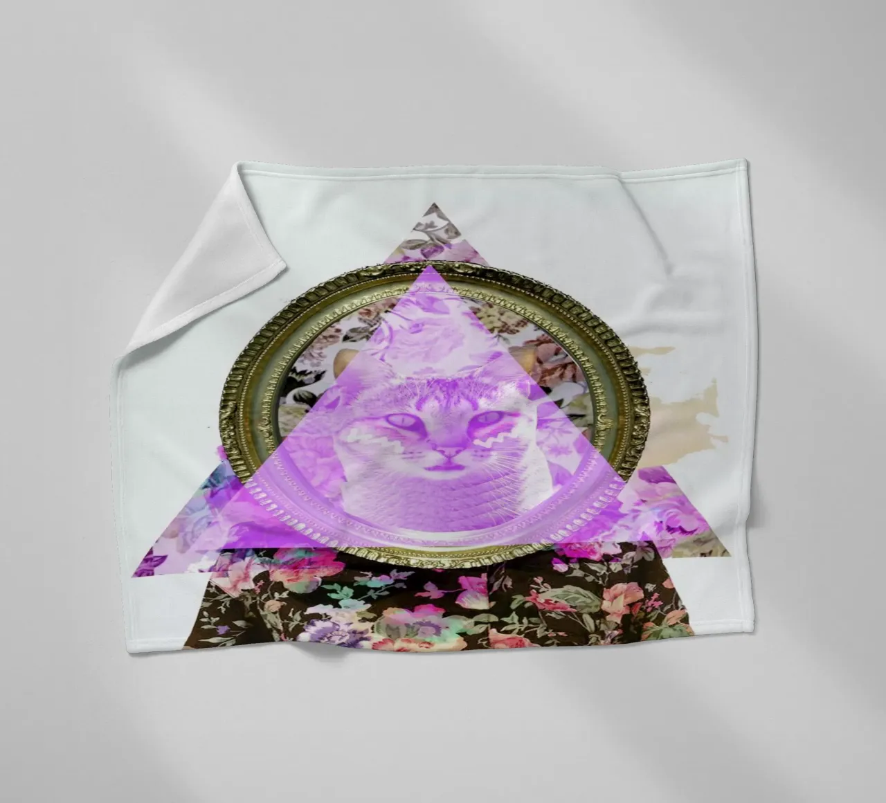 Mirror Mirror on the Wall coperta in pile da Kris Tate