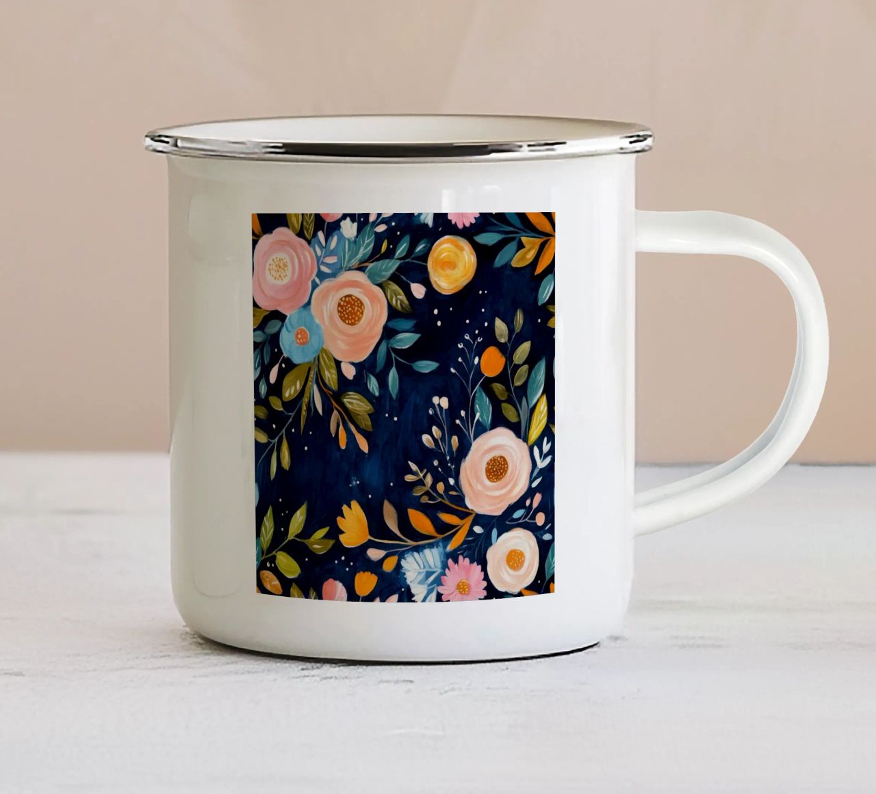 Vortice di fiori tazza in smalto da Modern Muse