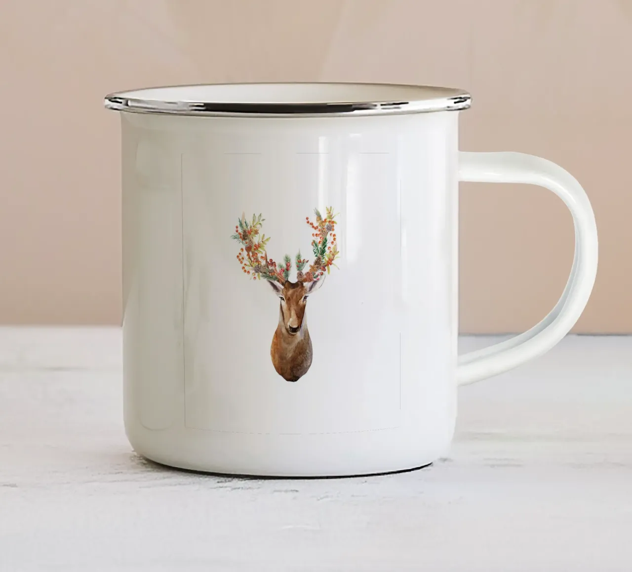 Acquerello vintage di cervo con corna invernali e pigne di bacche tazza in smalto da Vintage World - Uta Naumann