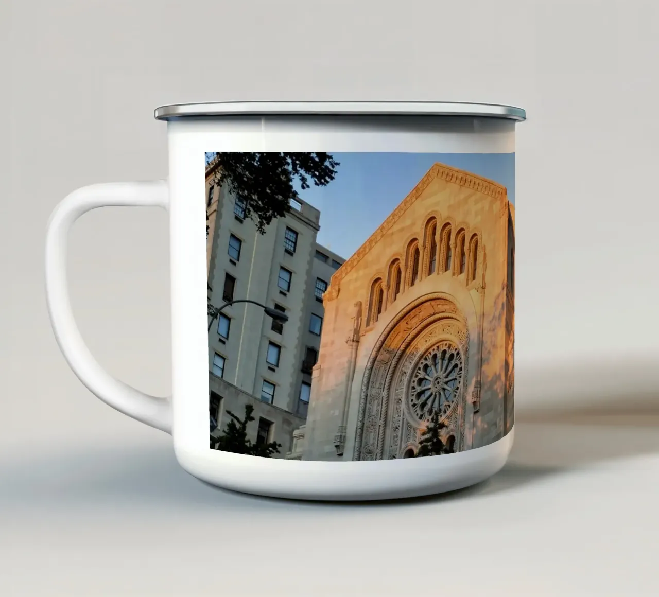 Il Tempio Emanu-El al tramonto - Lo splendore di New York City tazza in smalto da Ben & Clo creations
