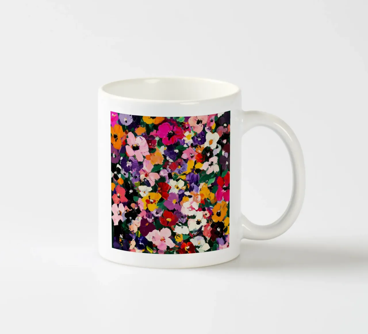 Vivace e audace dipinto floreale astratto di fiori colorati tazza in ceramica da Modern Muse