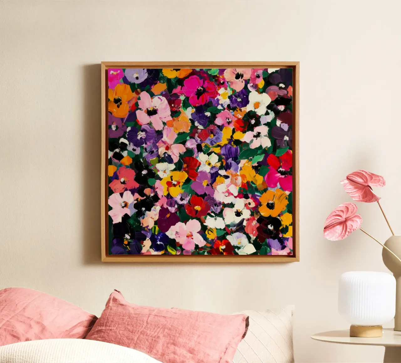 Vivace e audace dipinto floreale astratto di fiori colorati tela con Cornice a cassetta da Modern Muse