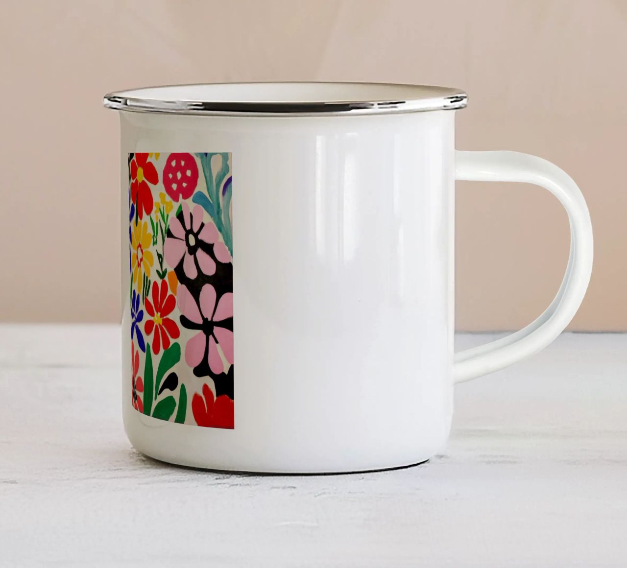 Giardino floreale di ispirazione matissiana con forme e colori audaci tazza in smalto da Modern Muse