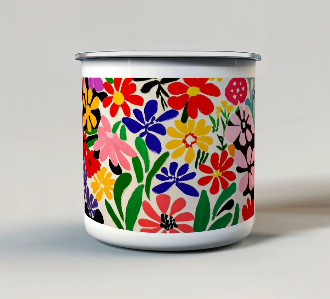 Giardino floreale di ispirazione matissiana con forme e colori audaci tazza in smalto da Modern Muse