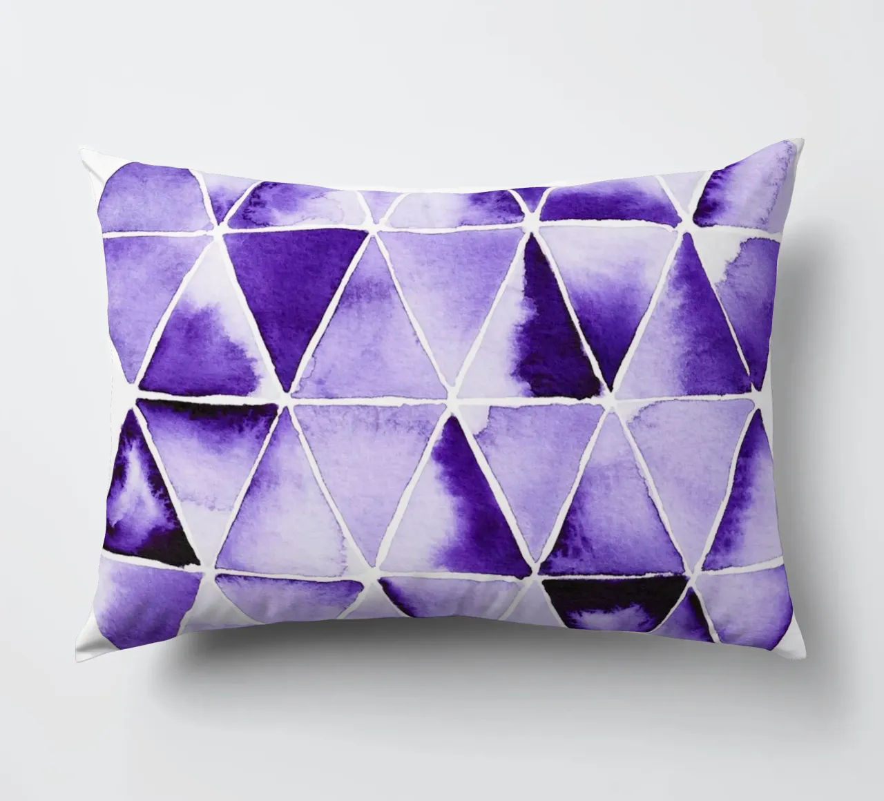 Alina Buffiere - Violette Dreiecke cuscino da The Artcircle