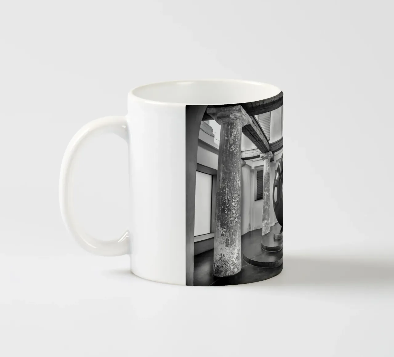 Gravity ceramic mug by Edenart