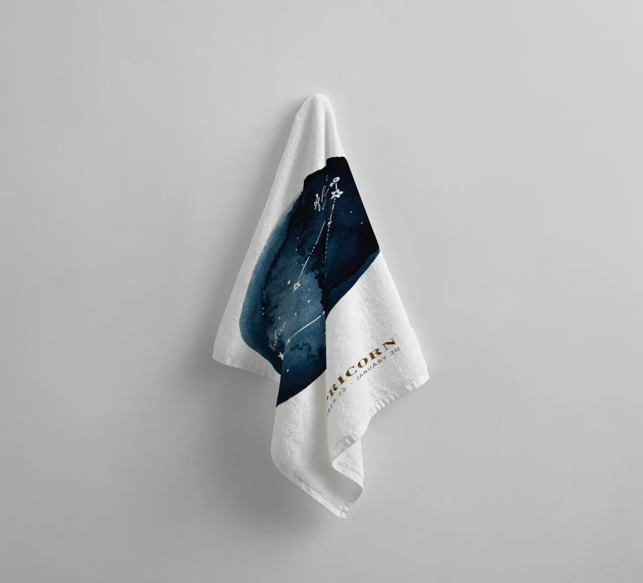Alina Buffiere - Sternzeichen: Steinbock asciugamano da bagno da The Artcircle
