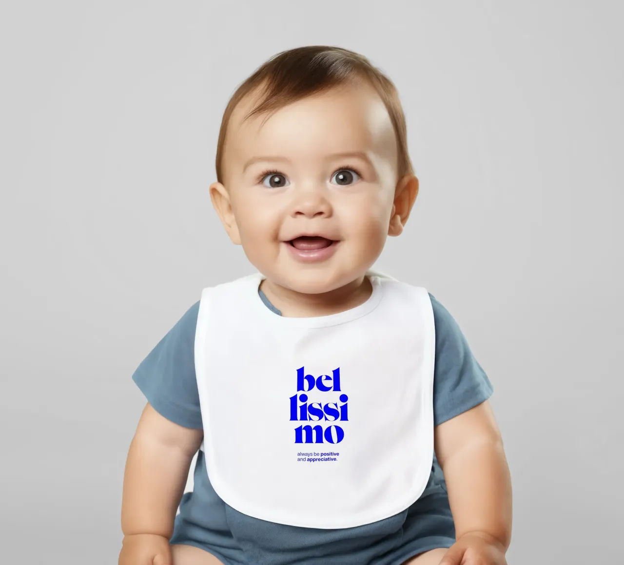 bellissimo statement print: positiv und wertschätzend sein Babylätzchen von The True Type