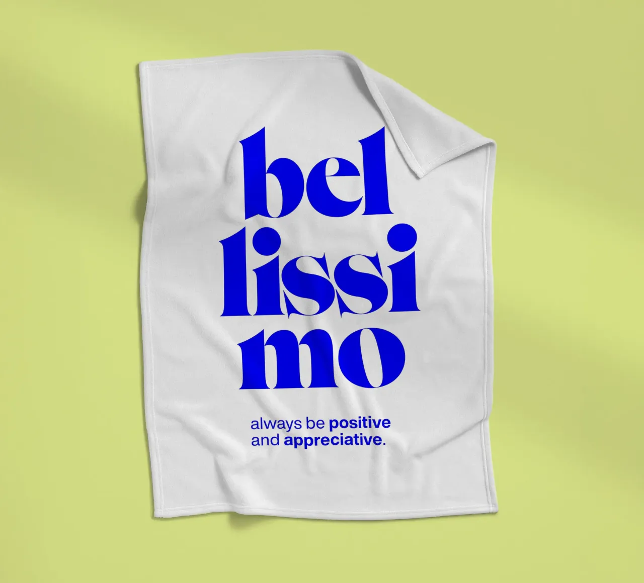 bellissimo statement print: positiv und wertschätzend sein Fleecedecke von The True Type