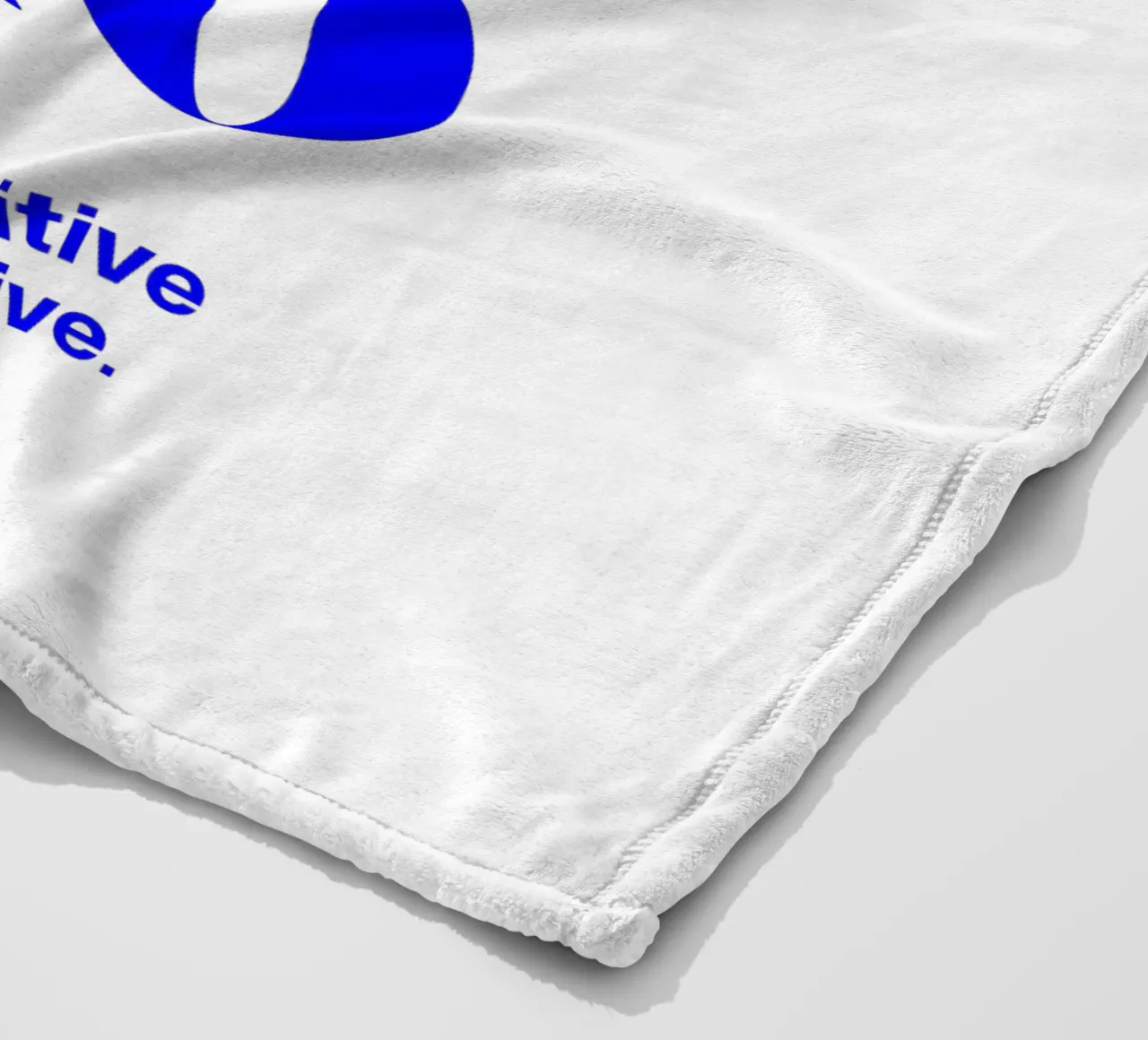 bellissimo statement print: positiv und wertschätzend sein Fleecedecke von The True Type