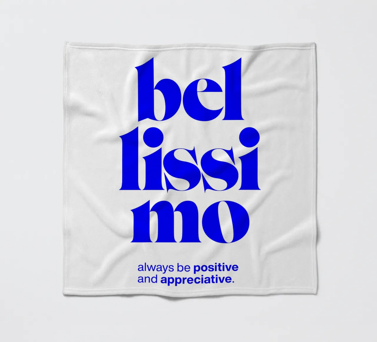 bellissimo statement print: positiv und wertschätzend sein Fleecedecke von The True Type