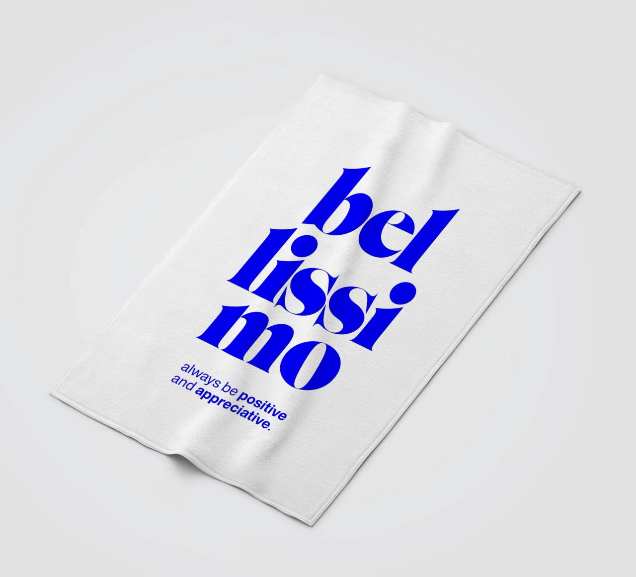 bellissimo statement print: positiv und wertschätzend sein Fleecedecke von The True Type