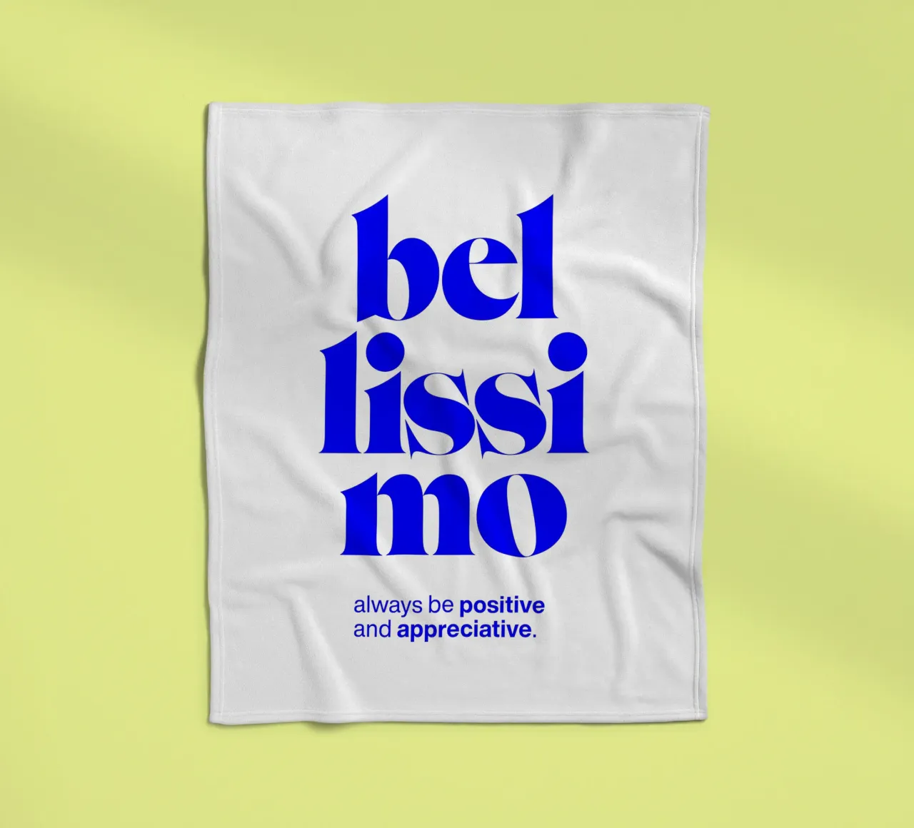 bellissimo statement print: positiv und wertschätzend sein Fleecedecke von The True Type