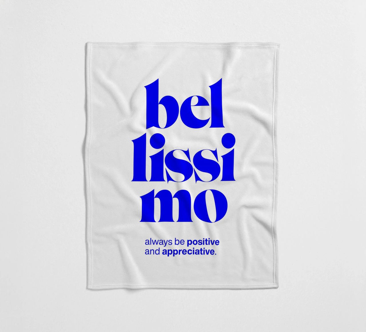 bellissimo statement print: positiv und wertschätzend sein Fleecedecke von The True Type